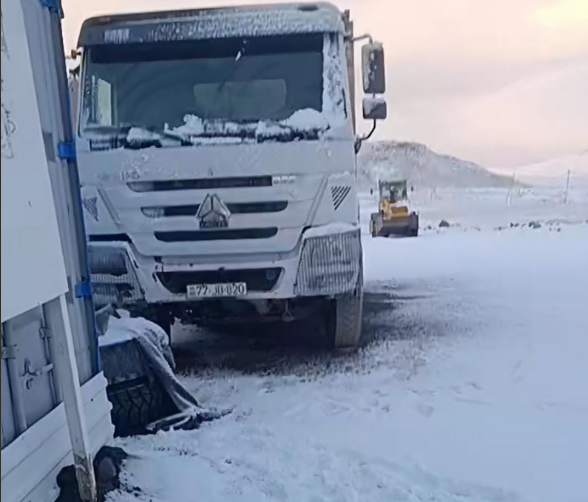 Снегопад в Лачине