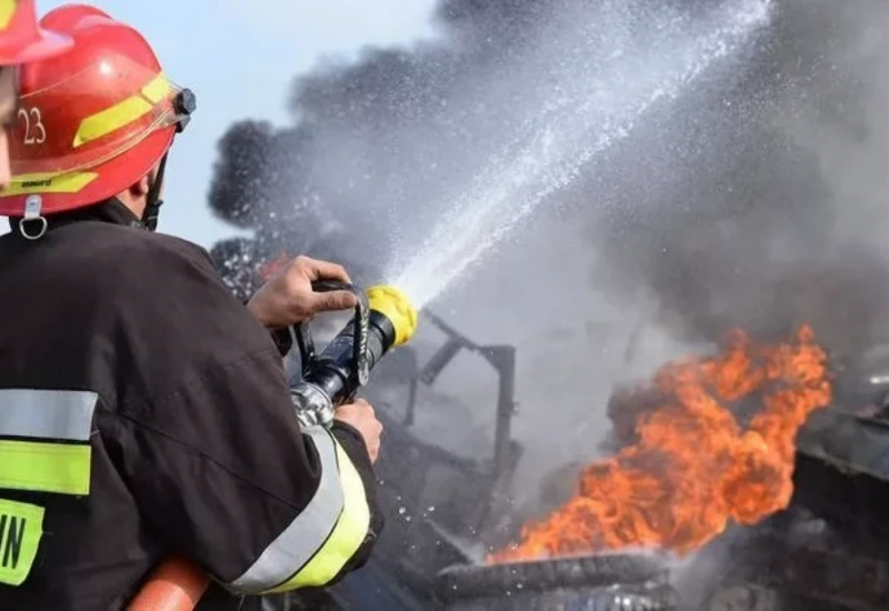 Bakıda yaşayış binasında yanğın