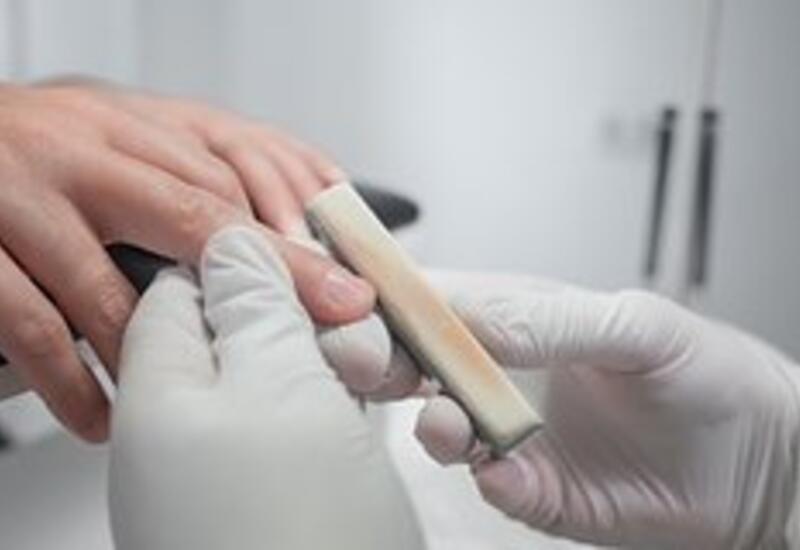 Вероятность заражения ВИЧ во время маникюра оценили