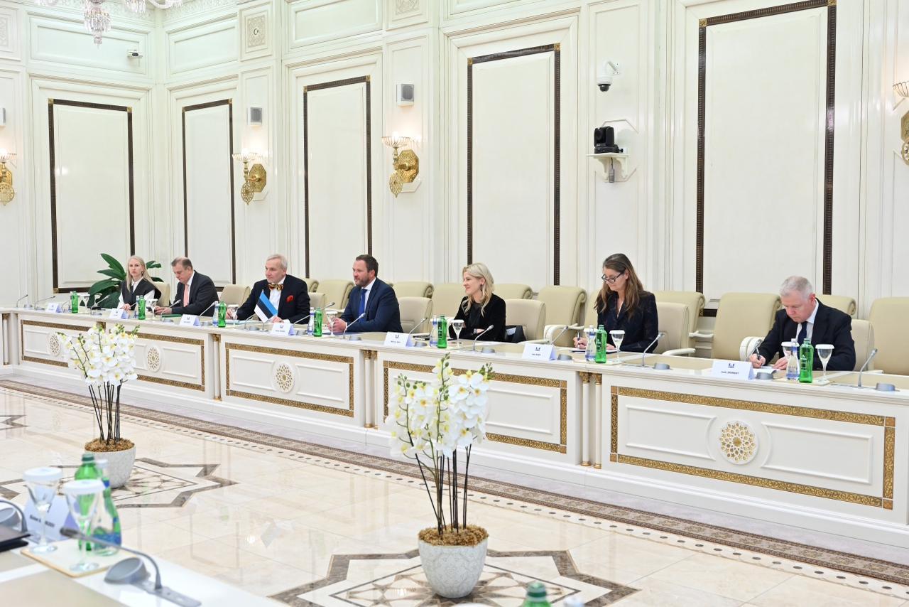 Milli Məclisin sədri Estoniyanın xarici işlər naziri ilə görüşüb