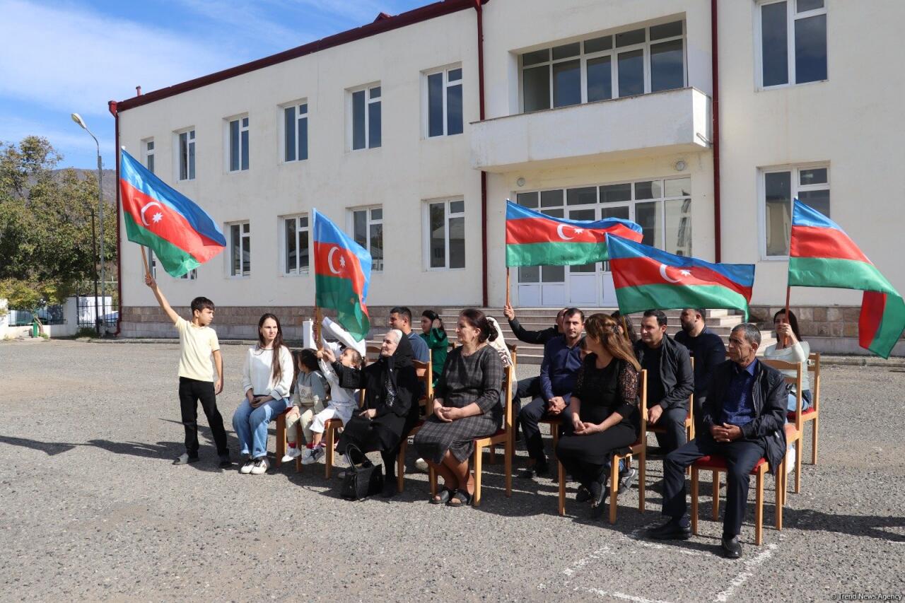 Növbəti köç karvanı Xocalının Təzəbinə kəndinə çatıb