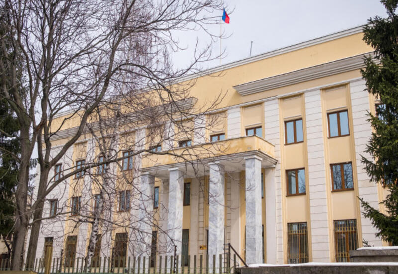 Житель Румынии на машине пытался протаранить посольство России