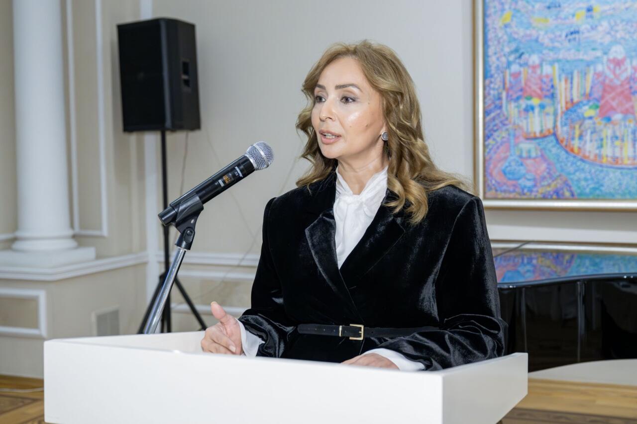 В Баку представили коллекцию к 200-летию Мирзы Гадима Иревани