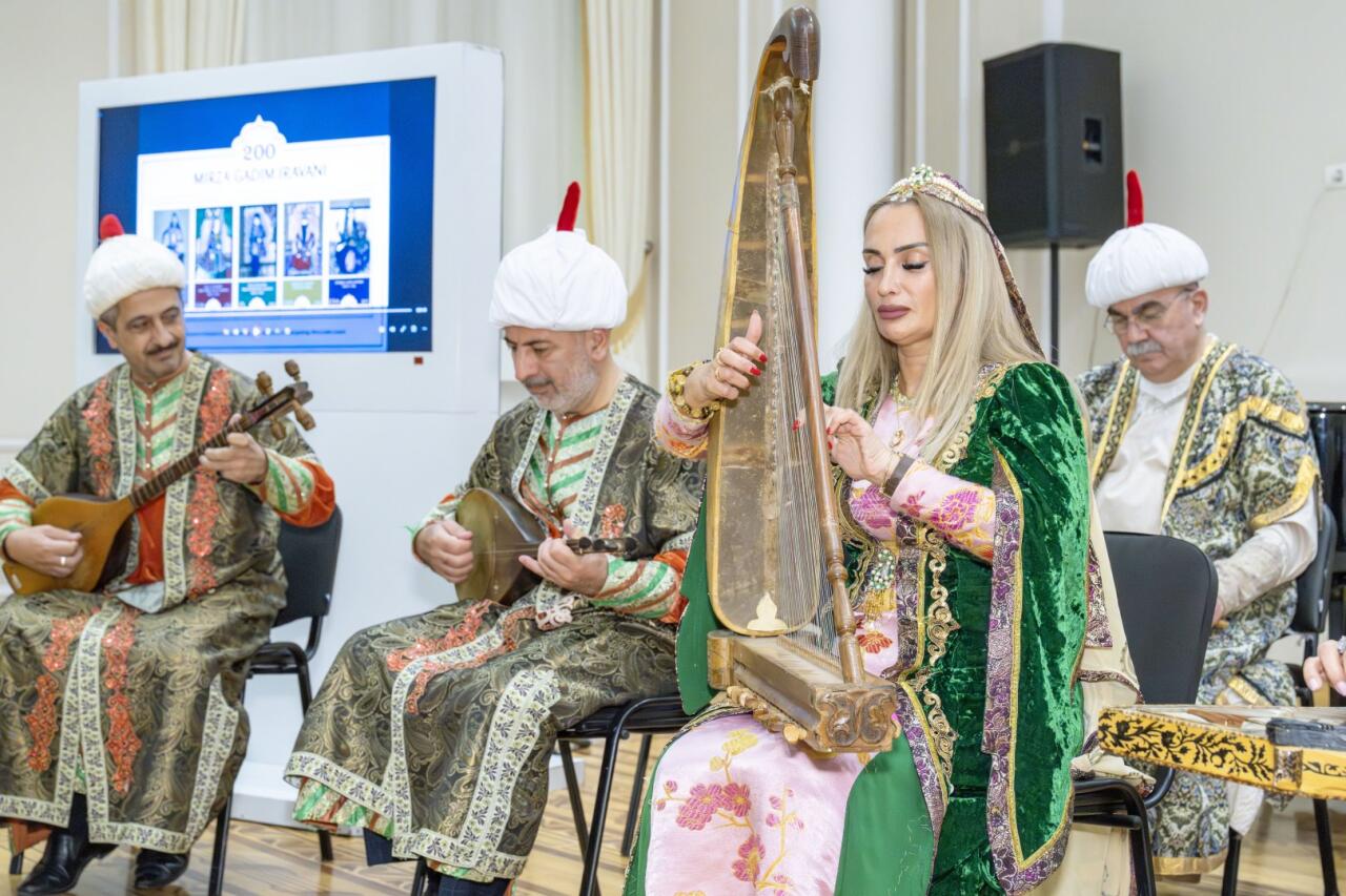В Баку представили коллекцию к 200-летию Мирзы Гадима Иревани
