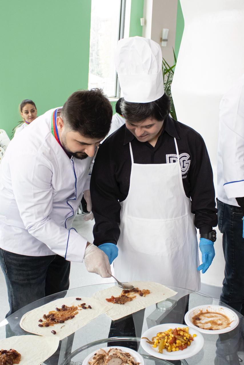 В Баку организовано "вкусное путешествие" в честь Международного дня шеф-поваров