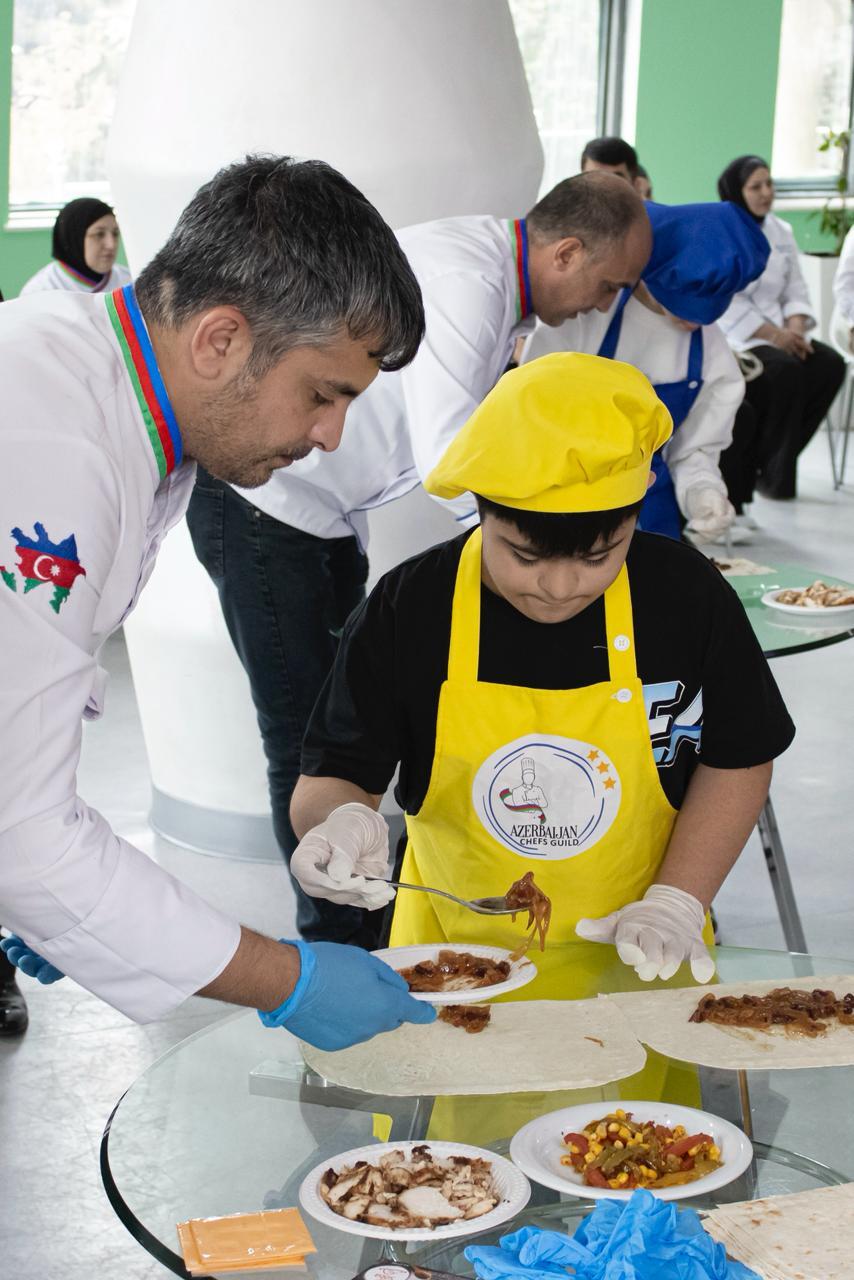 В Баку организовано "вкусное путешествие" в честь Международного дня шеф-поваров