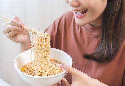 Названа главная опасность лапши быстрого приготовления