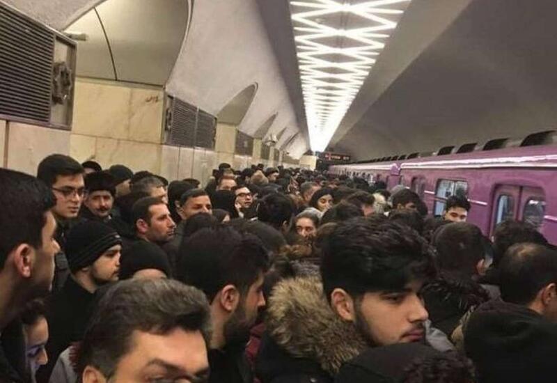 В бакинском метро произошел инцидент,