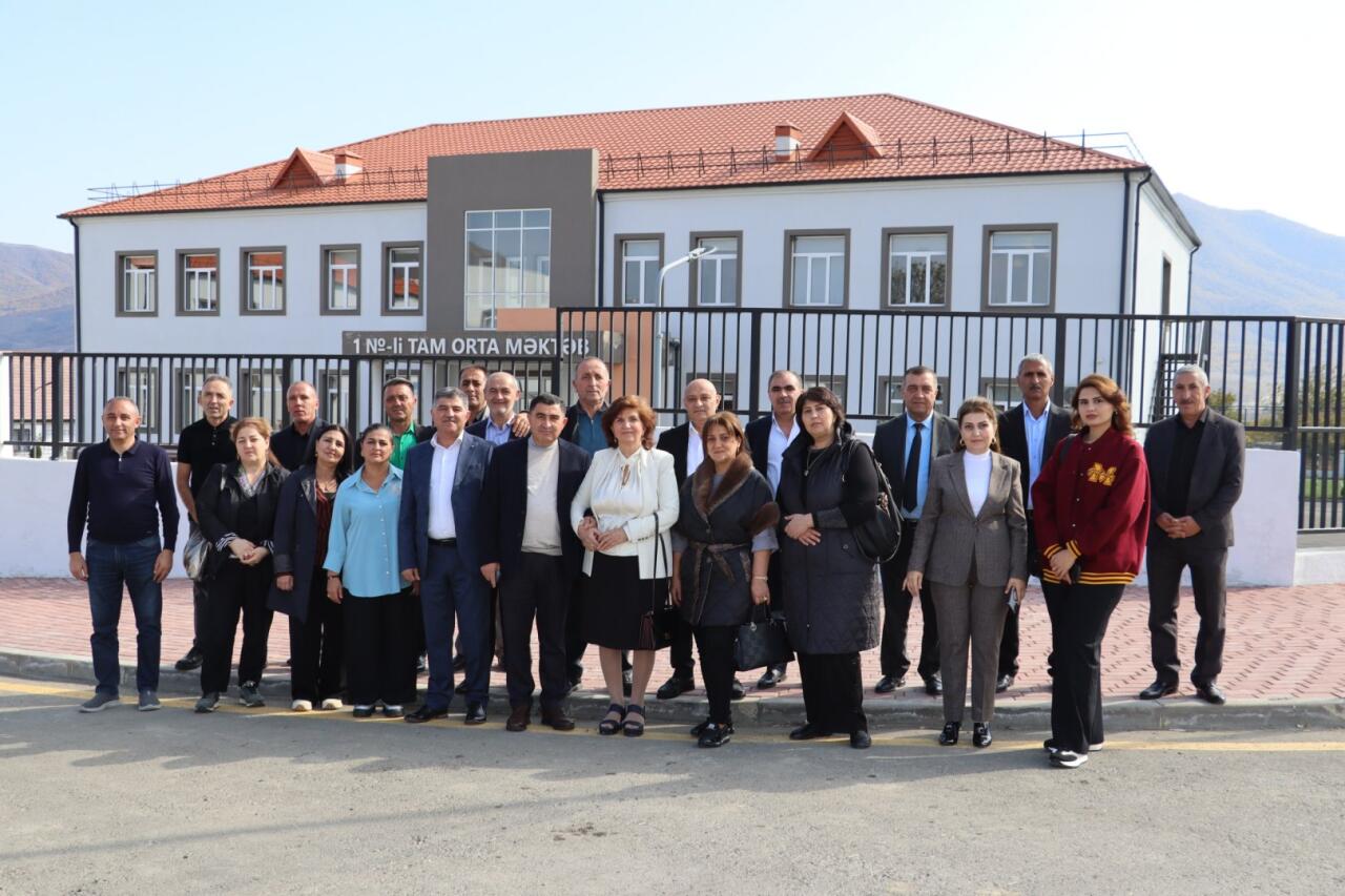 36 il sonra Xocalı məktəbinin məzunları bir araya gəliblər