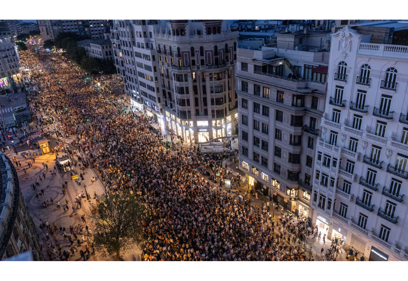 В Испании десятки тысяч человек вышли на митинг