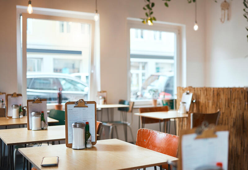 Мужчина не смог оплатить по счету в ресторане и заявил о заложенной там бомбе