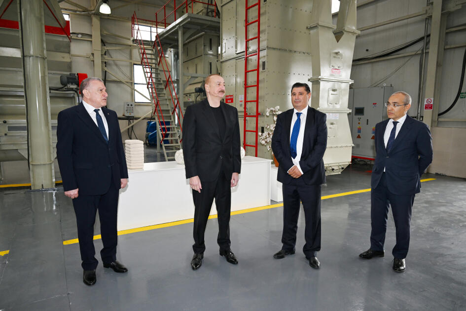 Prezident İlham Əliyev Sabirabadda pambıq emalı zavodunun fəaliyyəti ilə tanış olub
