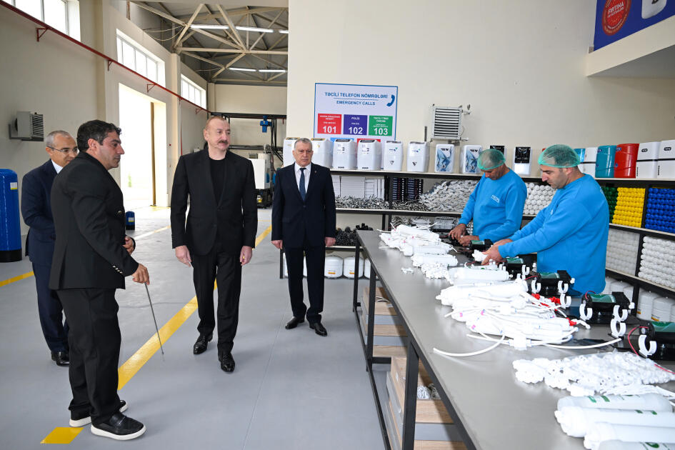 Prezident İlham Əliyev Sabirabadda su filtrlərinin istehsalı müəssisəsinin fəaliyyəti ilə tanış olub