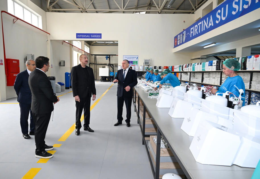 Prezident İlham Əliyev Sabirabadda su filtrlərinin istehsalı müəssisəsinin fəaliyyəti ilə tanış olub