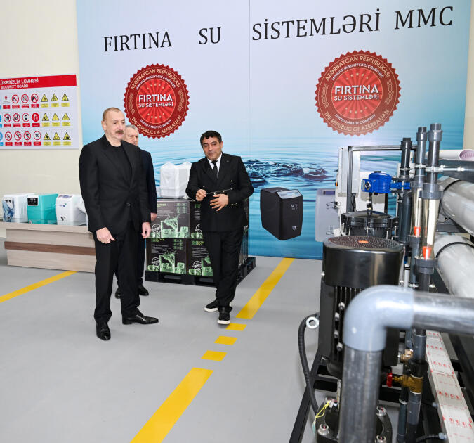 Prezident İlham Əliyev Sabirabadda su filtrlərinin istehsalı müəssisəsinin fəaliyyəti ilə tanış olub