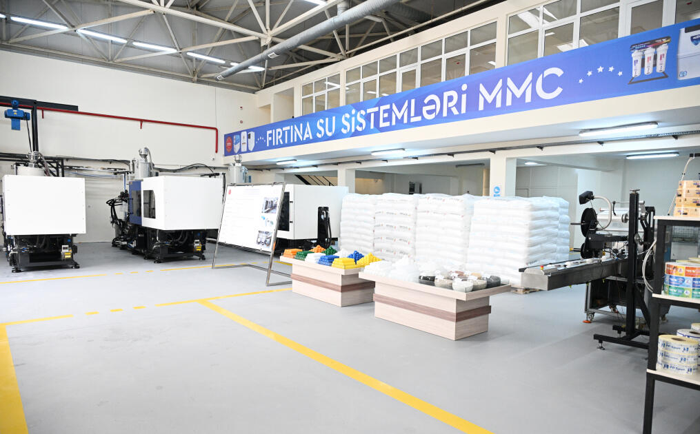 Prezident İlham Əliyev Sabirabadda su filtrlərinin istehsalı müəssisəsinin fəaliyyəti ilə tanış olub