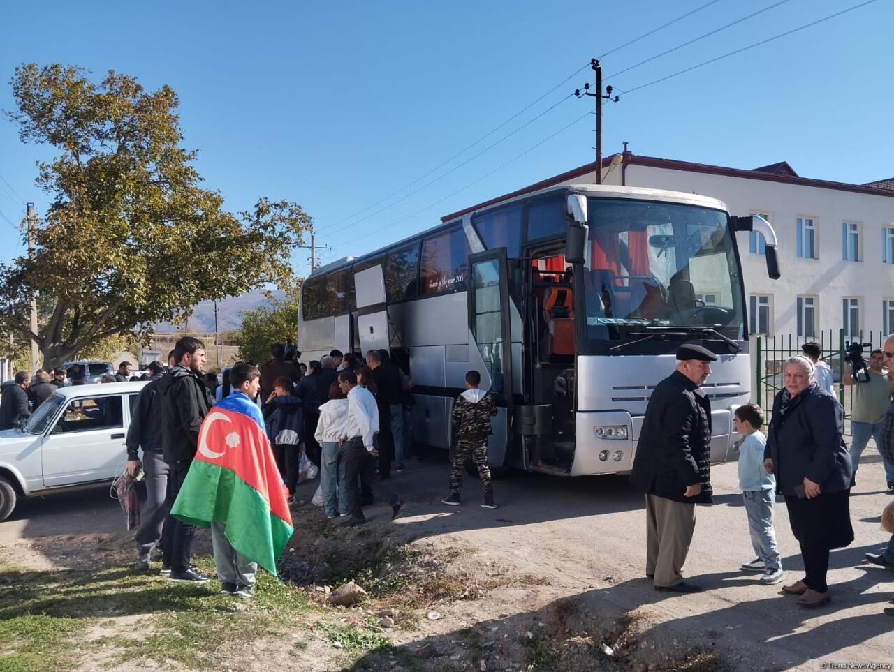 Xocalının Təzəbinə və Ballıca kəndlərinə növbəti köç çatıb - açarlar təqdim olunub
