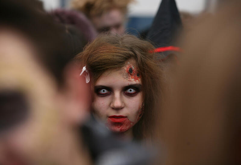 Визажист раскрыла секреты эффектного макияжа на Хэллоуин без спецгрима