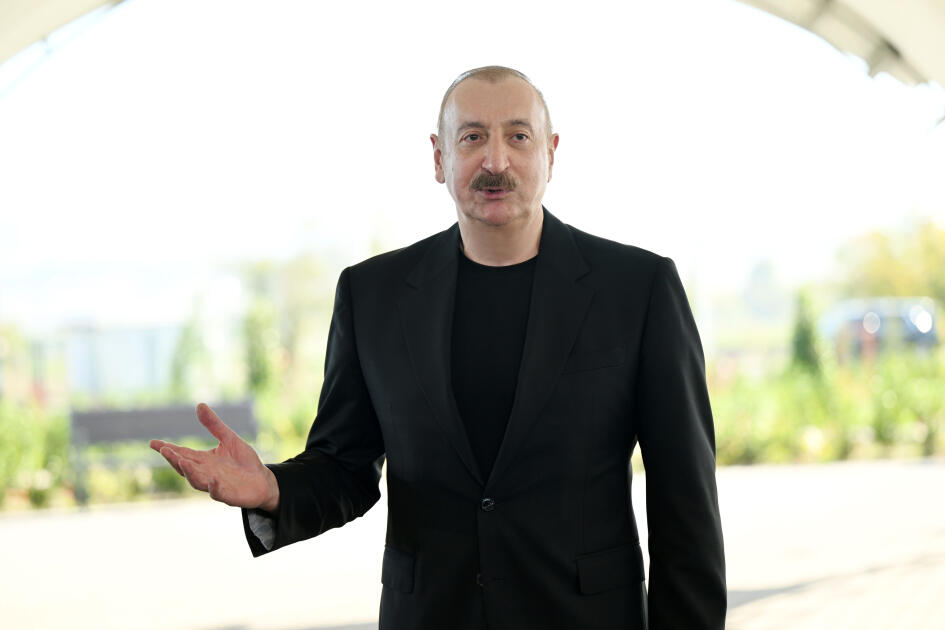 Президент Ильхам Алиев вручил ключи от квартир жителям сел Мамедбейли и Агалы Зангилана