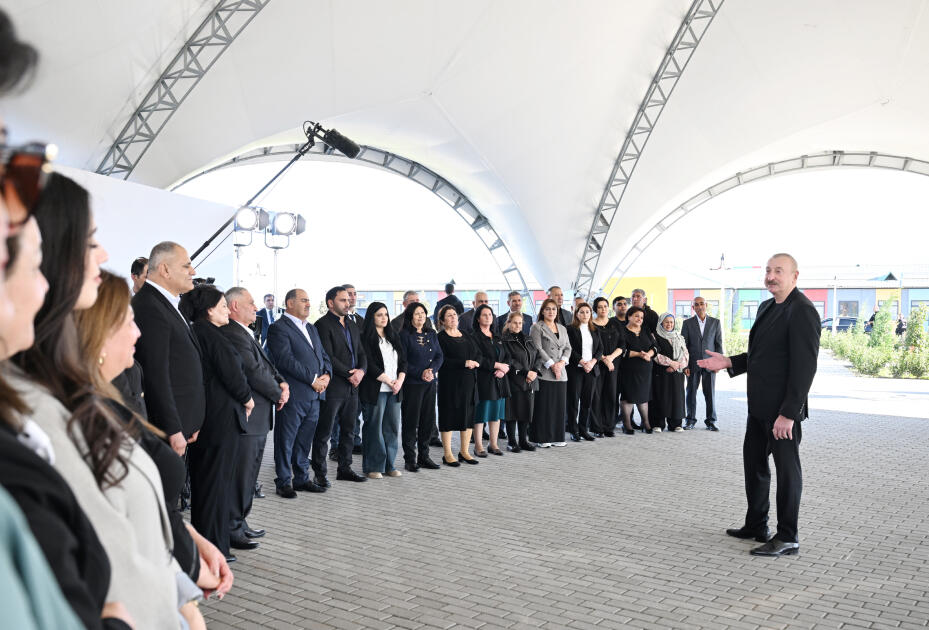 Президент Ильхам Алиев вручил ключи от квартир жителям сел Мамедбейли и Агалы Зангилана