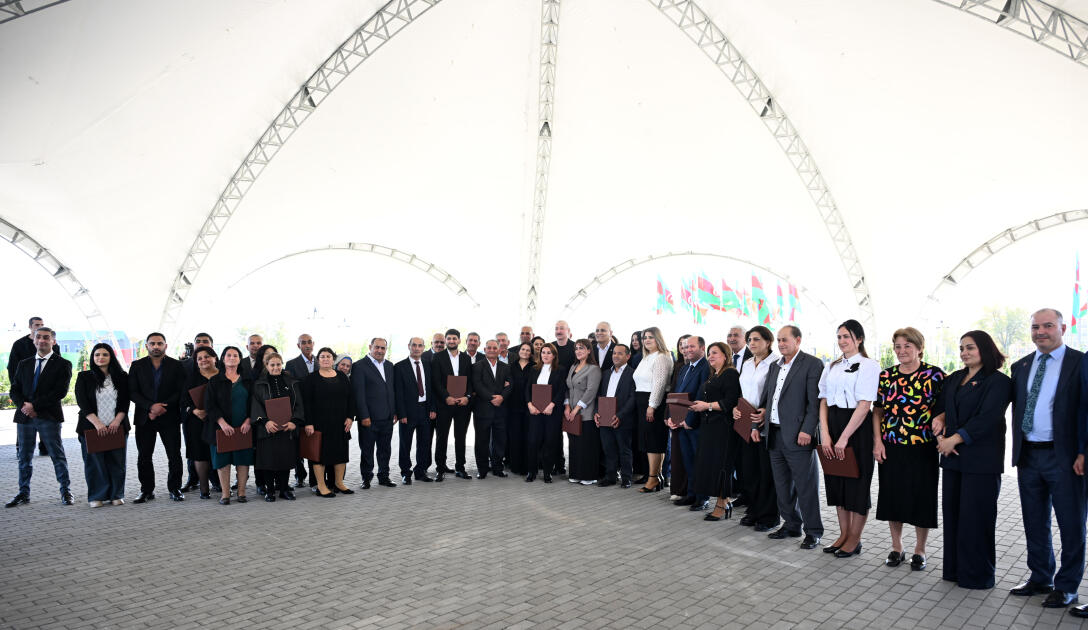 Президент Ильхам Алиев вручил ключи от квартир жителям сел Мамедбейли и Агалы Зангилана