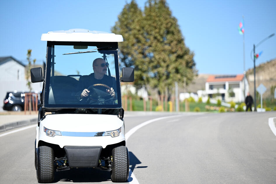 Prezident İlham Əliyev Cəbrayıl rayonunun Horovlu kəndinin sakinlərinə mənzillərin açarlarını təqdim edib