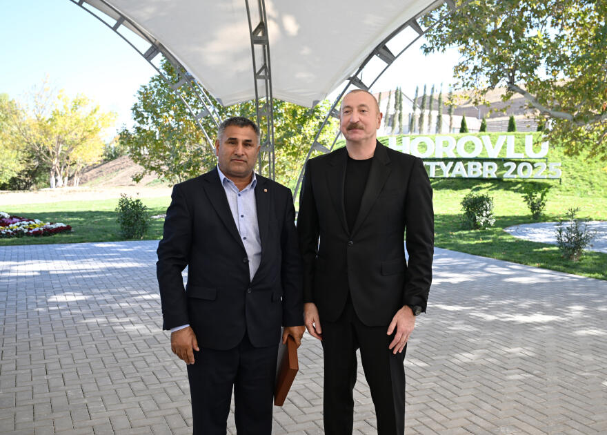 Prezident İlham Əliyev Cəbrayıl rayonunun Horovlu kəndinin sakinlərinə mənzillərin açarlarını təqdim edib