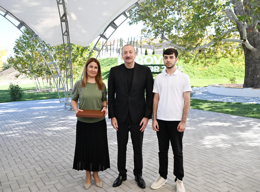 Prezident İlham Əliyev Cəbrayıl rayonunun Horovlu kəndinin sakinlərinə mənzillərin açarlarını təqdim edib