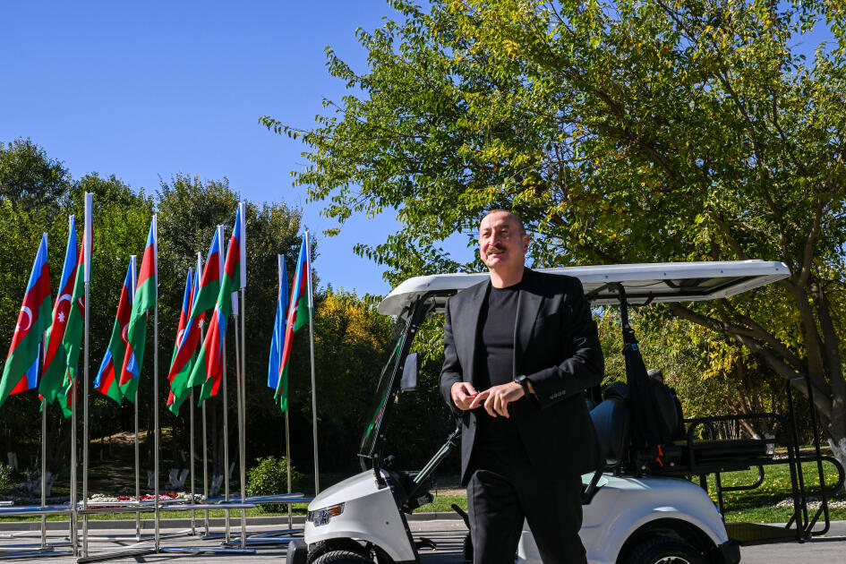 Prezident İlham Əliyev Cəbrayıl rayonunun Horovlu kəndinin sakinlərinə mənzillərin açarlarını təqdim edib