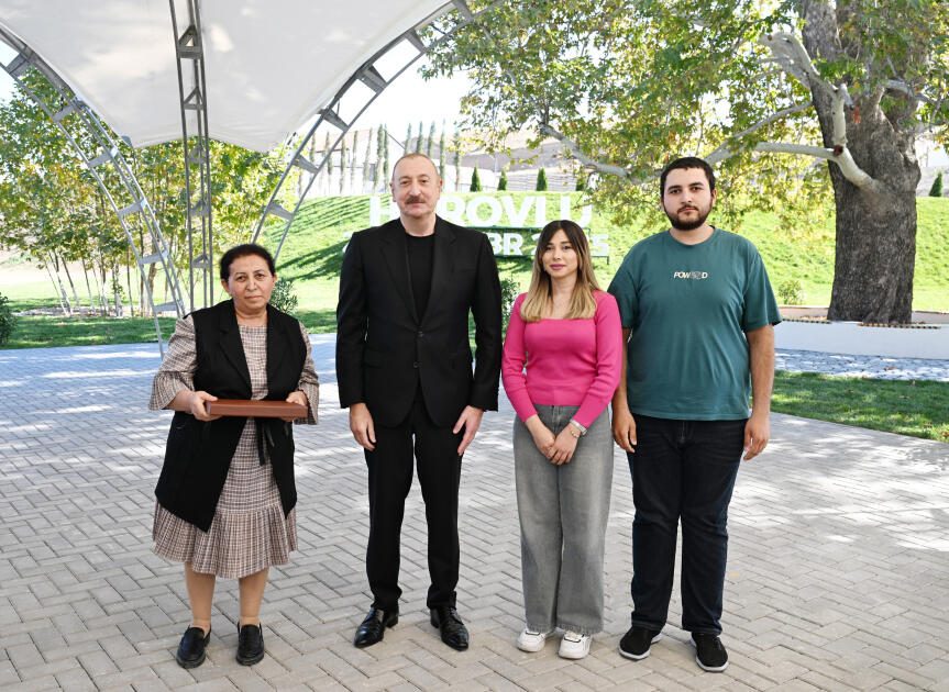 Prezident İlham Əliyev Cəbrayıl rayonunun Horovlu kəndinin sakinlərinə mənzillərin açarlarını təqdim edib