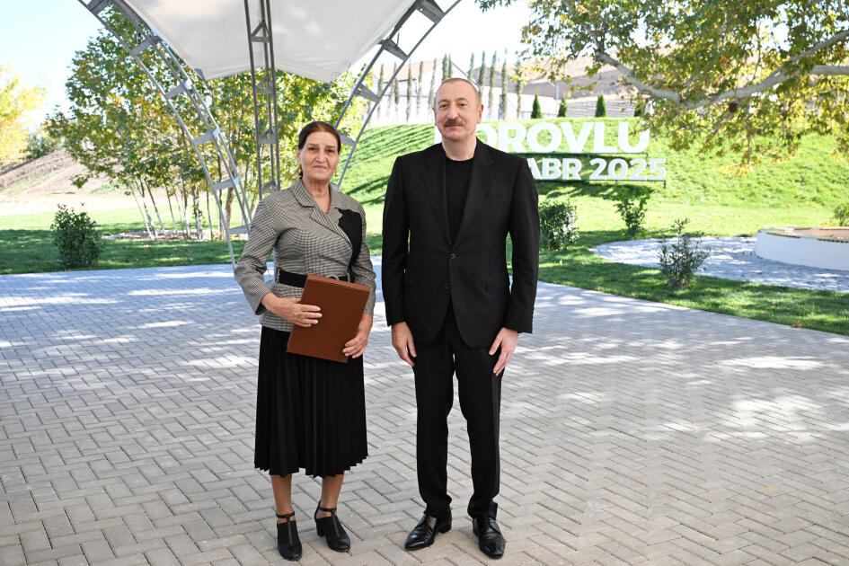 Prezident İlham Əliyev Cəbrayıl rayonunun Horovlu kəndinin sakinlərinə mənzillərin açarlarını təqdim edib