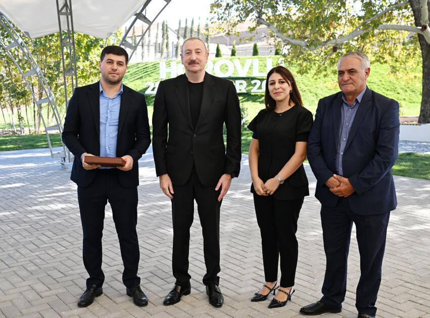 Prezident İlham Əliyev Cəbrayıl rayonunun Horovlu kəndinin sakinlərinə mənzillərin açarlarını təqdim edib