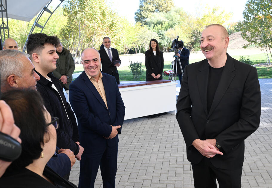 Prezident İlham Əliyev Cəbrayıl rayonunun Horovlu kəndinin sakinlərinə mənzillərin açarlarını təqdim edib