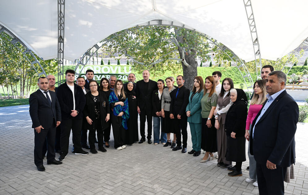 Prezident İlham Əliyev Cəbrayıl rayonunun Horovlu kəndinin sakinlərinə mənzillərin açarlarını təqdim edib