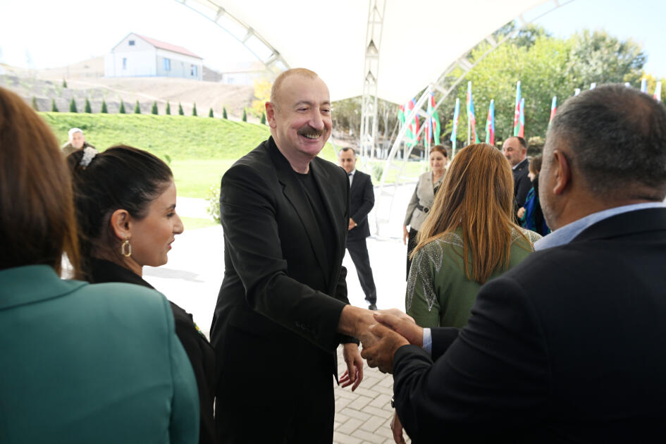 Prezident İlham Əliyev Cəbrayıl rayonunun Horovlu kəndinin sakinlərinə mənzillərin açarlarını təqdim edib