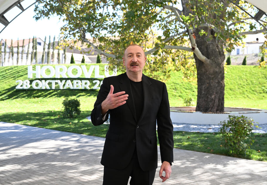 Prezident İlham Əliyev Cəbrayıl rayonunun Horovlu kəndinin sakinlərinə mənzillərin açarlarını təqdim edib