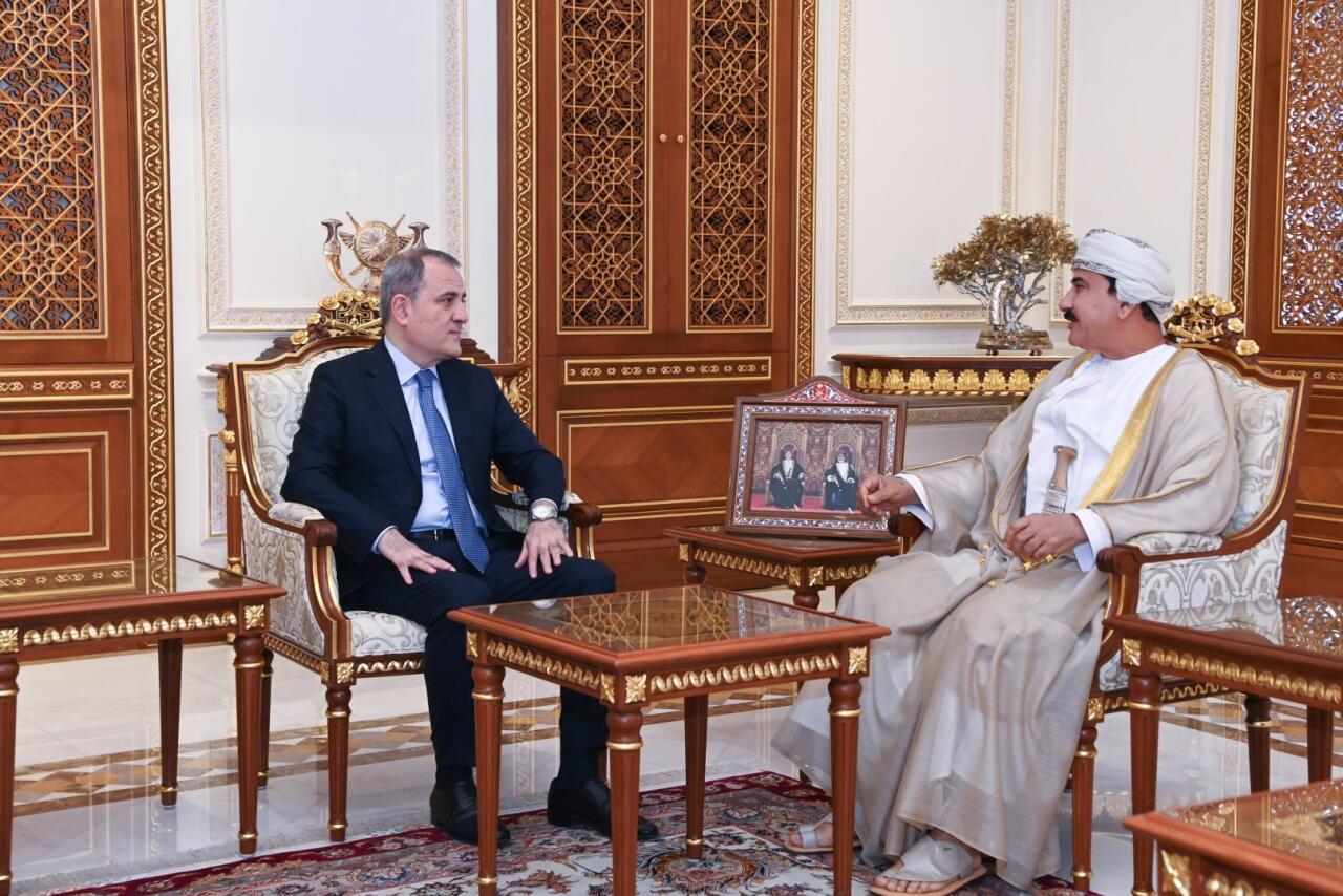 Джейхун Байрамов обсудил с министром Королевства Оман региональную ситуацию