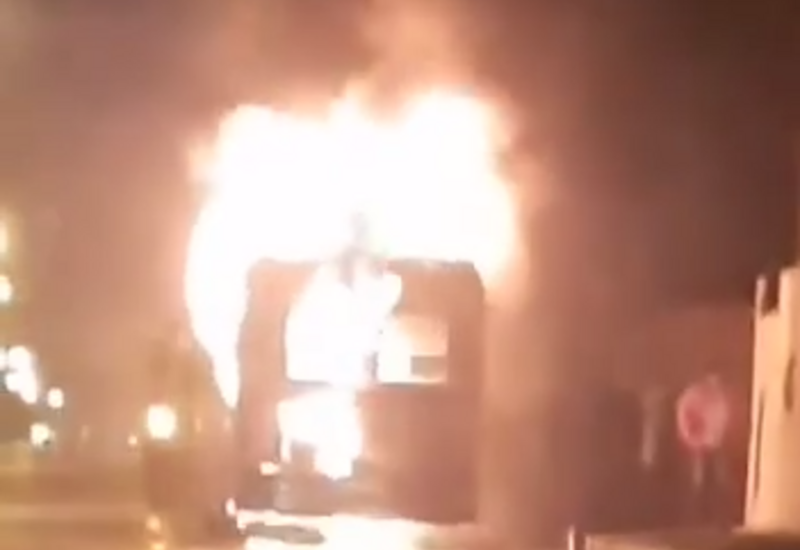 В Баку сгорел пассажирский автобус