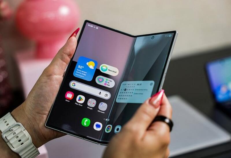 Раскрыт новый складной смартфон Samsung
