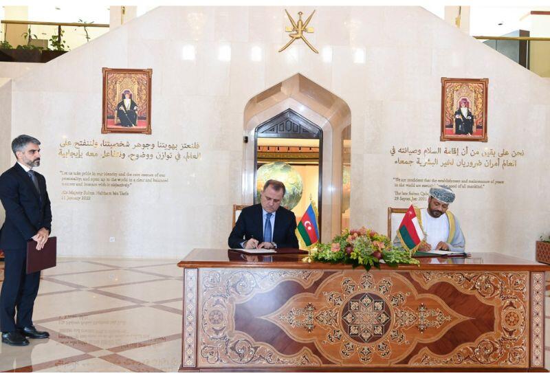 Дипломаты Азербайджана и Омана смогут ездить без виз