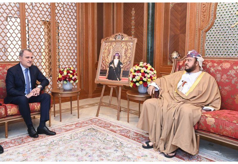 Джейхун Байрамов провел обмен мнениями со спецпредставителем Омана