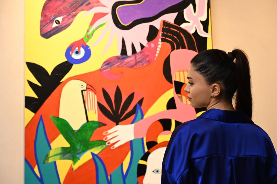 В арт-центре Nine Senses открылась персональная выставка Рамины Саадатхан «Огонь, Вода и Поцелуи»