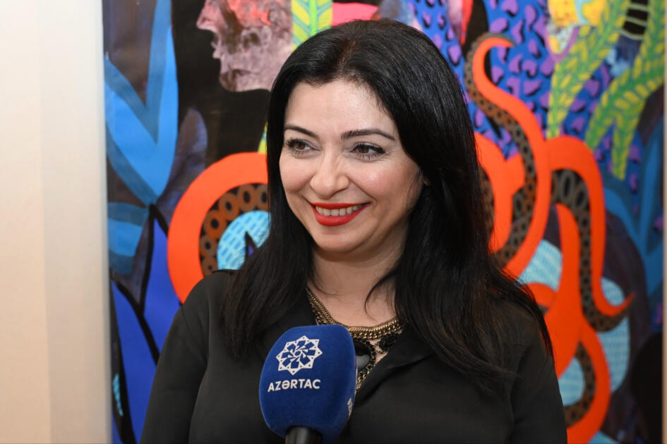 В арт-центре Nine Senses открылась персональная выставка Рамины Саадатхан «Огонь, Вода и Поцелуи»