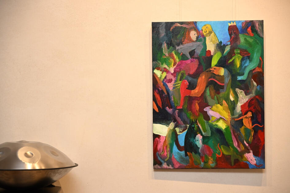 В арт-центре Nine Senses открылась персональная выставка Рамины Саадатхан «Огонь, Вода и Поцелуи»