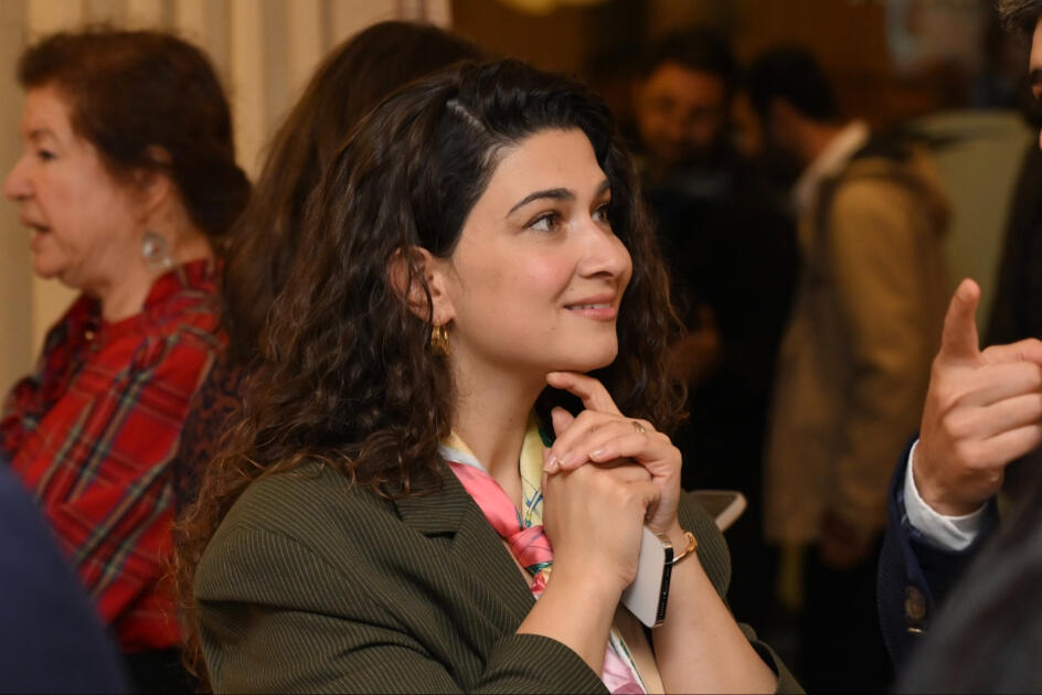 В арт-центре Nine Senses открылась персональная выставка Рамины Саадатхан «Огонь, Вода и Поцелуи»