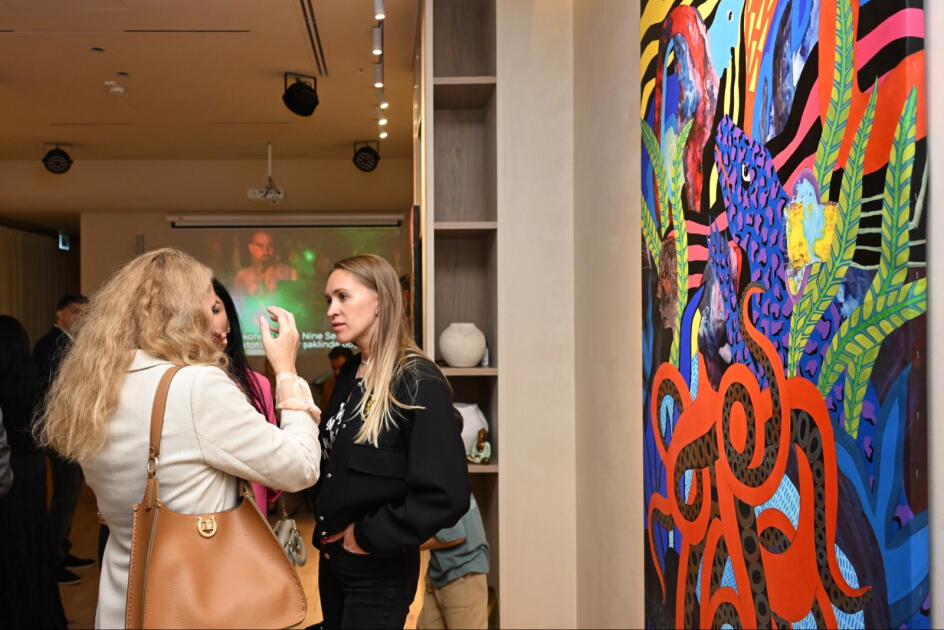 В арт-центре Nine Senses открылась персональная выставка Рамины Саадатхан «Огонь, Вода и Поцелуи»