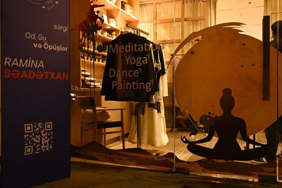 В арт-центре Nine Senses открылась персональная выставка Рамины Саадатхан «Огонь, Вода и Поцелуи»