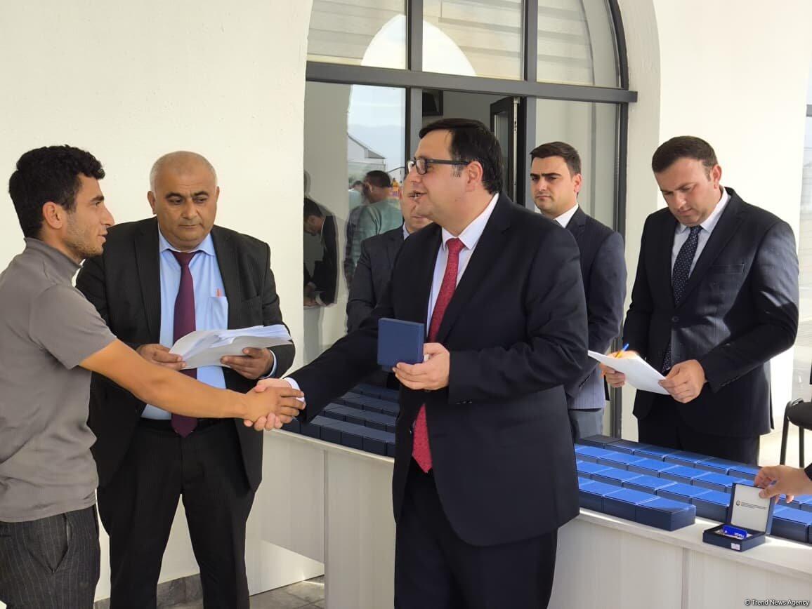 Ağdam rayonunun Xıdırlı kəndinə köçən ailələrə mənzillərin açarları təqdim edilib