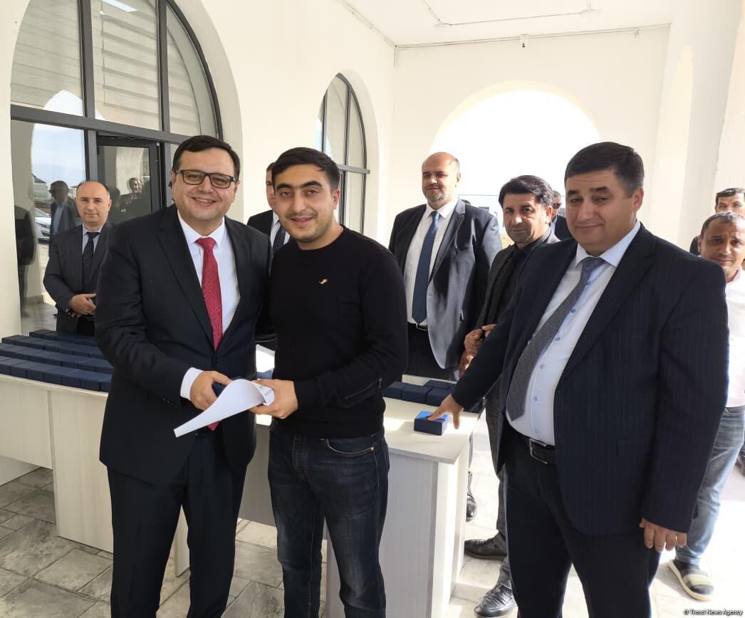 Ağdam rayonunun Xıdırlı kəndinə köçən ailələrə mənzillərin açarları təqdim edilib