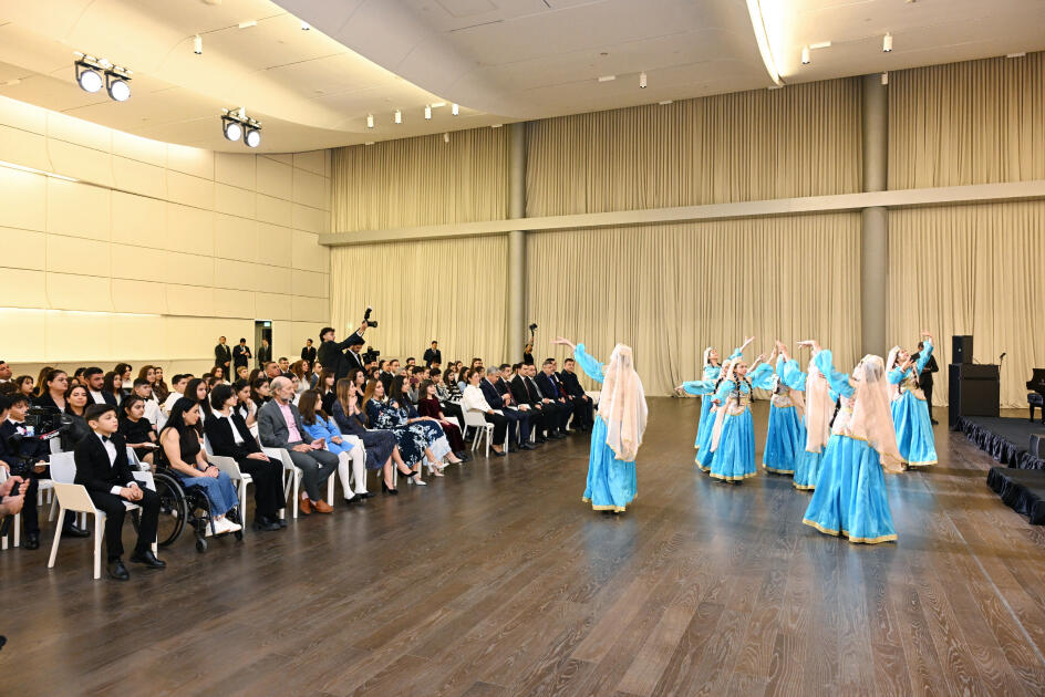 Heydər Əliyev Fondunun dəstəyi ilə alınan musiqi alətlərinin təqdimatı olub